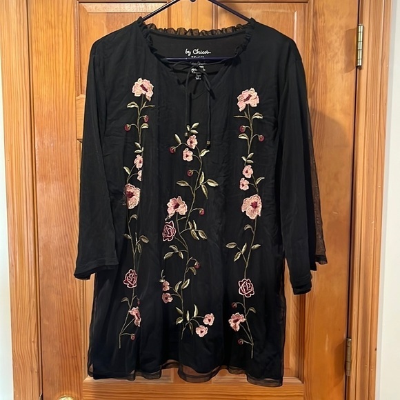 Chicos black mesh layered pink floral Embroidery 3/4 sleeve top size 3 (X/16). - Picture 1 of 8